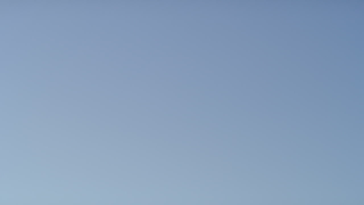 우리는 방금 가장 행복한 작은 해녀를 잡았습니다!