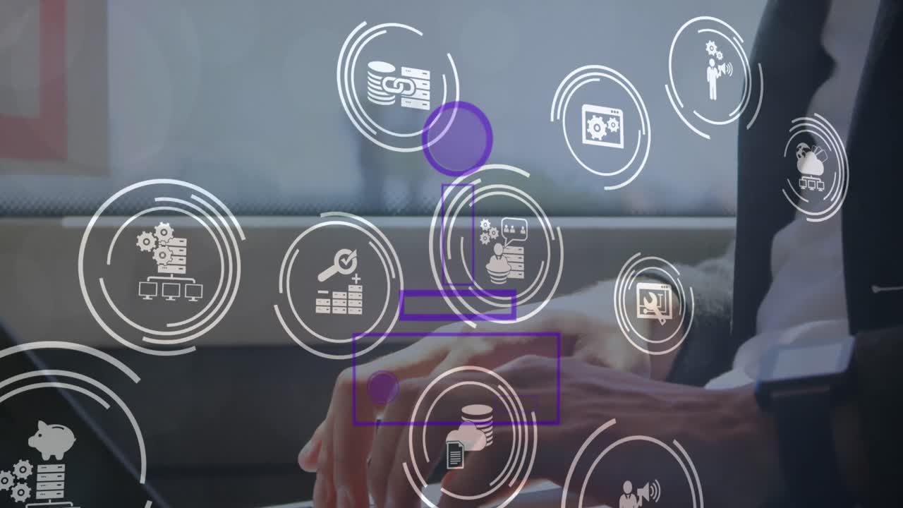 un hombre está usando una computadora portátil en un autobús.