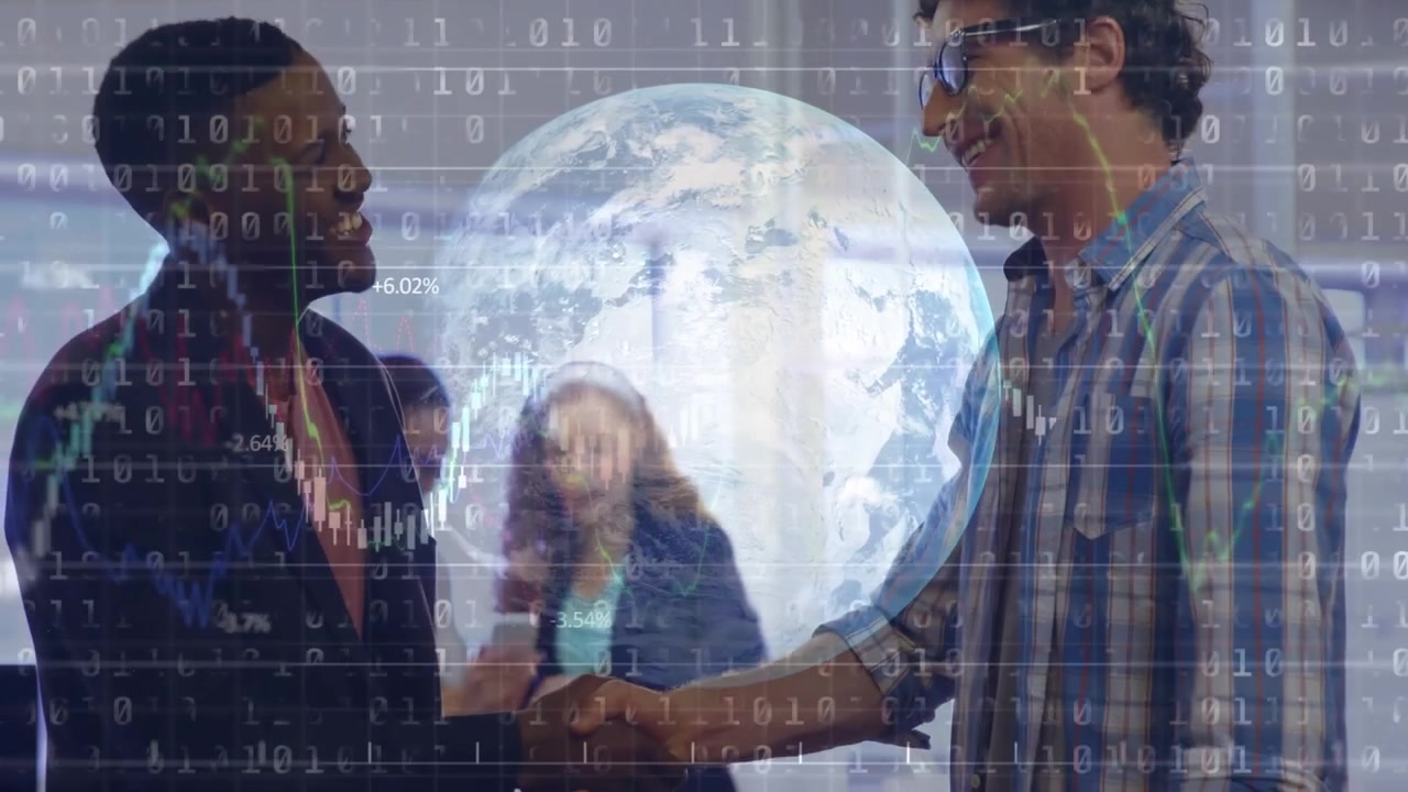 Animazione di un globo, codice binario ed elaborazione di dati finanziari su una stretta di mano tra uomini d'affari