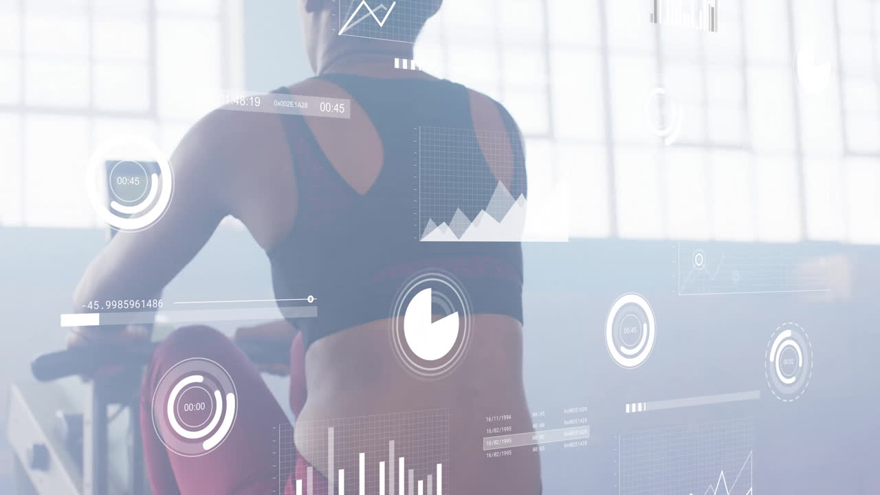 체육관에서 운동하는 두 인종의 여성에 대한 다이어그램과 데이터 처리의 애니메이션