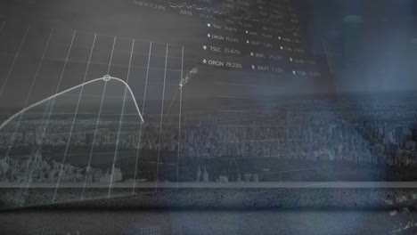 animación del procesamiento de datos estadísticos y bursátiles frente a una vista aérea del paisaje urbano