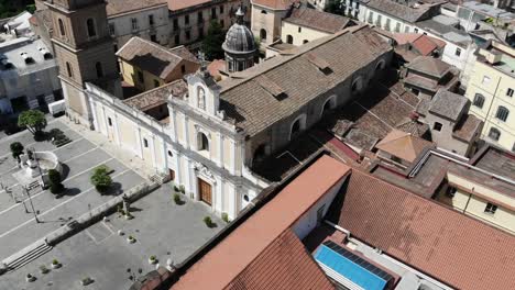 Aire-Alrededor-De-La-Basílica-De-Santa-María-Mayor-Santa-María-Capuavetere-Full-Hd-50fps-Drone-Tiro-Círculo