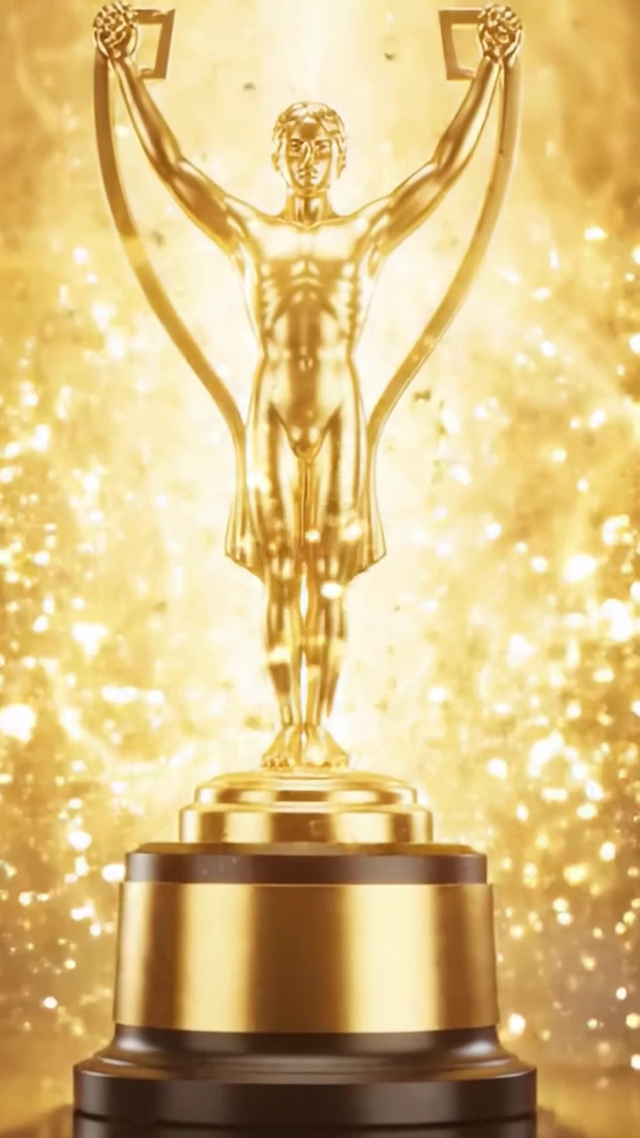 Un glorioso trofeo d'oro che celebra risultati, eccellenza e successo, con un design artistico che conferisce prestigio e riconoscimento a individui meritevoli e celebri.