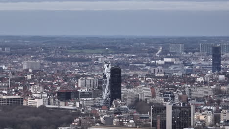 Ein-Wolkiges-Panorama-Von-Oben:-Das-Erbe-Brüssels-Ragt-Inmitten-Seines-Geschäftigen-Treibens-Empor