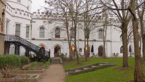 Backyard-Of-The-Strawberry-Hill-House-And-Gardens-In-Twickenham,-London,-United-Kingdom