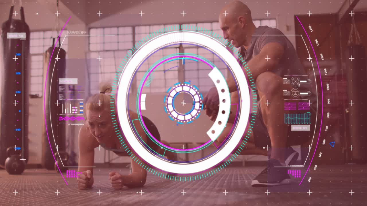 animación de escaneo de alcance y datos y mujer caucásica haciendo ejercicio en el gimnasio