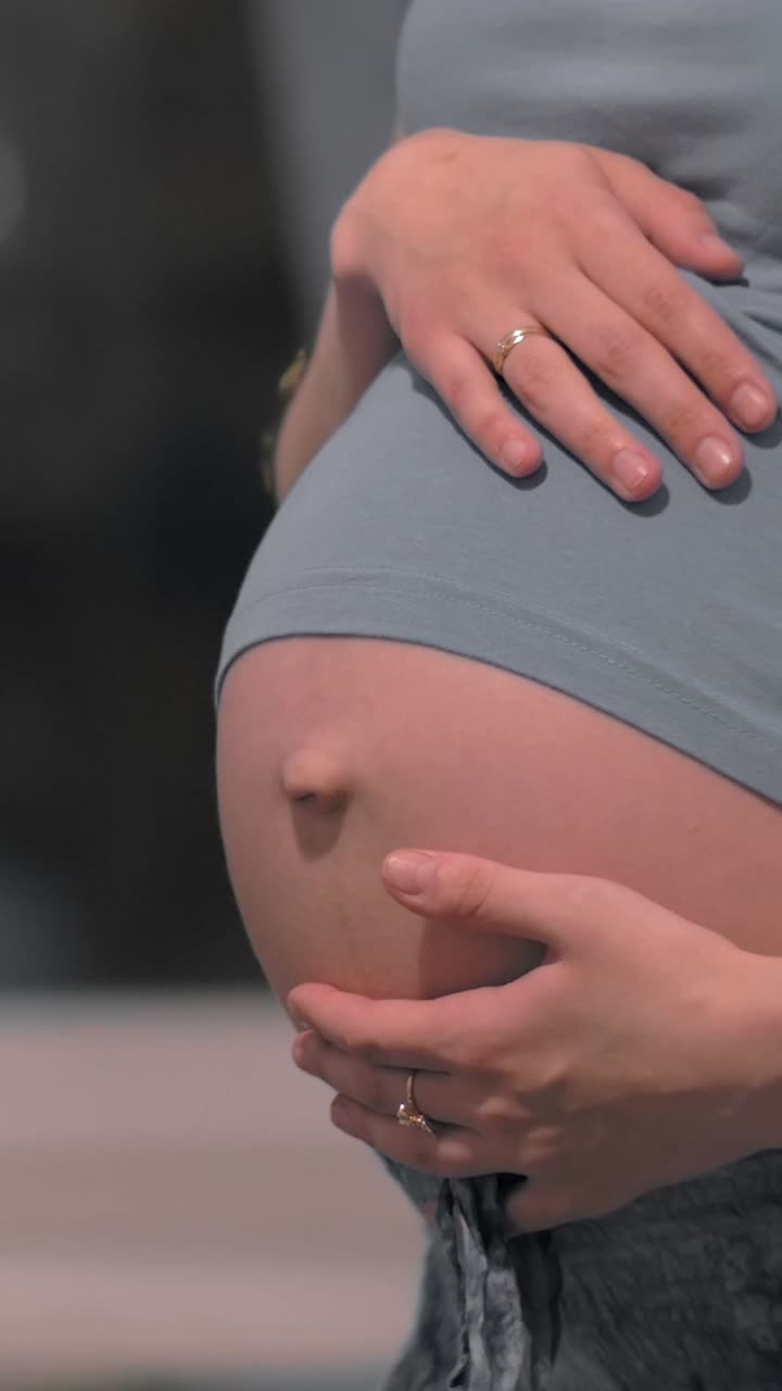 Primo piano di una gravidanza