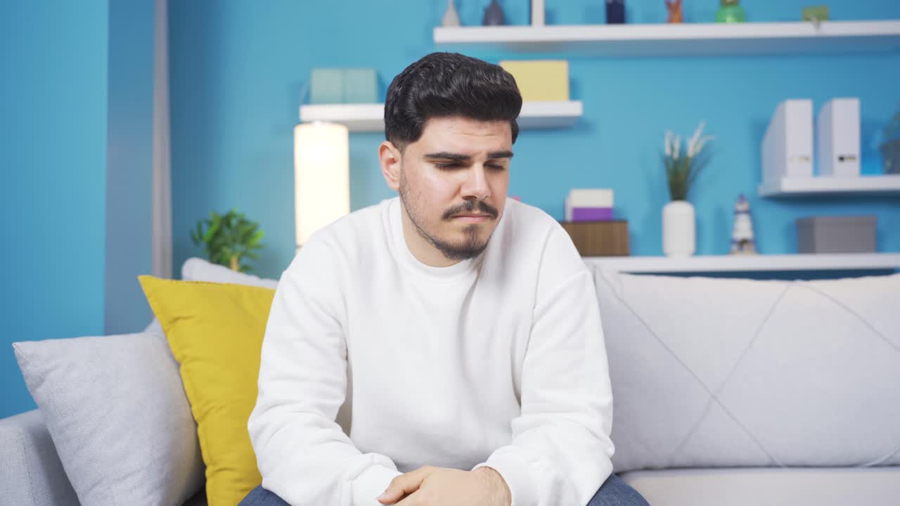 슬프고 스트레스를 받은 젊은이