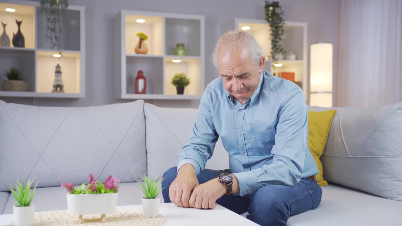 아무도 오지 않았기에 미안한  ⁇ 은이.