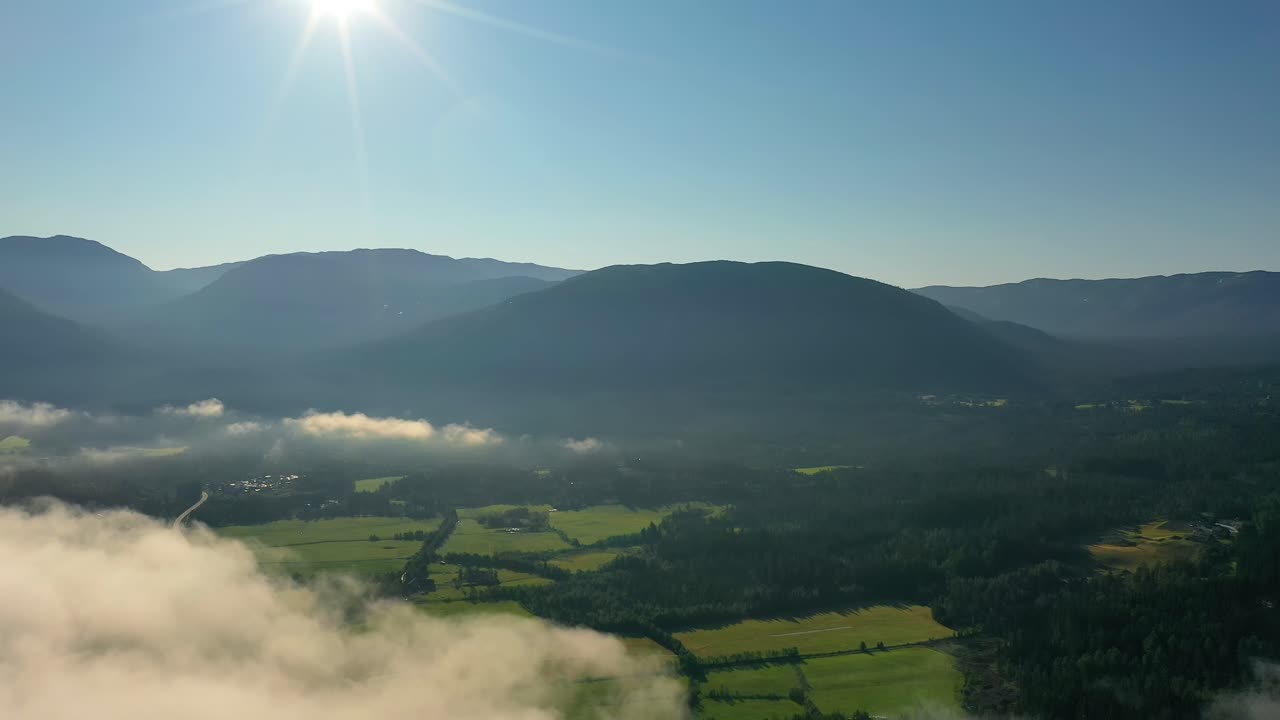 공중 영상 아름다운 자연 노르웨이 구름 위에.