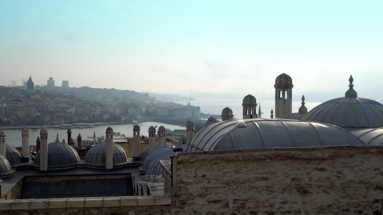 vista desde la mezquita de suleymanye sobre estambul. vista del área de galata. estambul. turquía