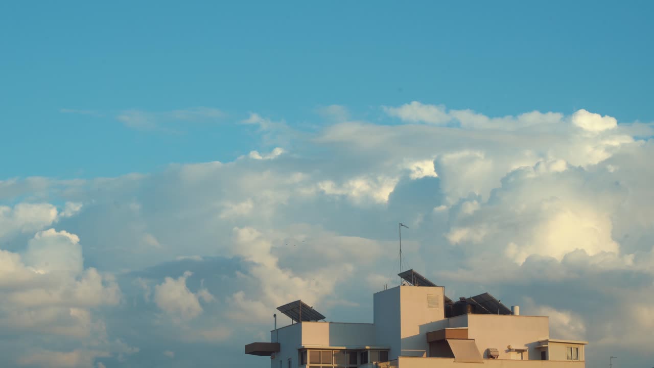 멋진 구름 서핑, 일몰 시간 경과, 빠른 동작, 4k