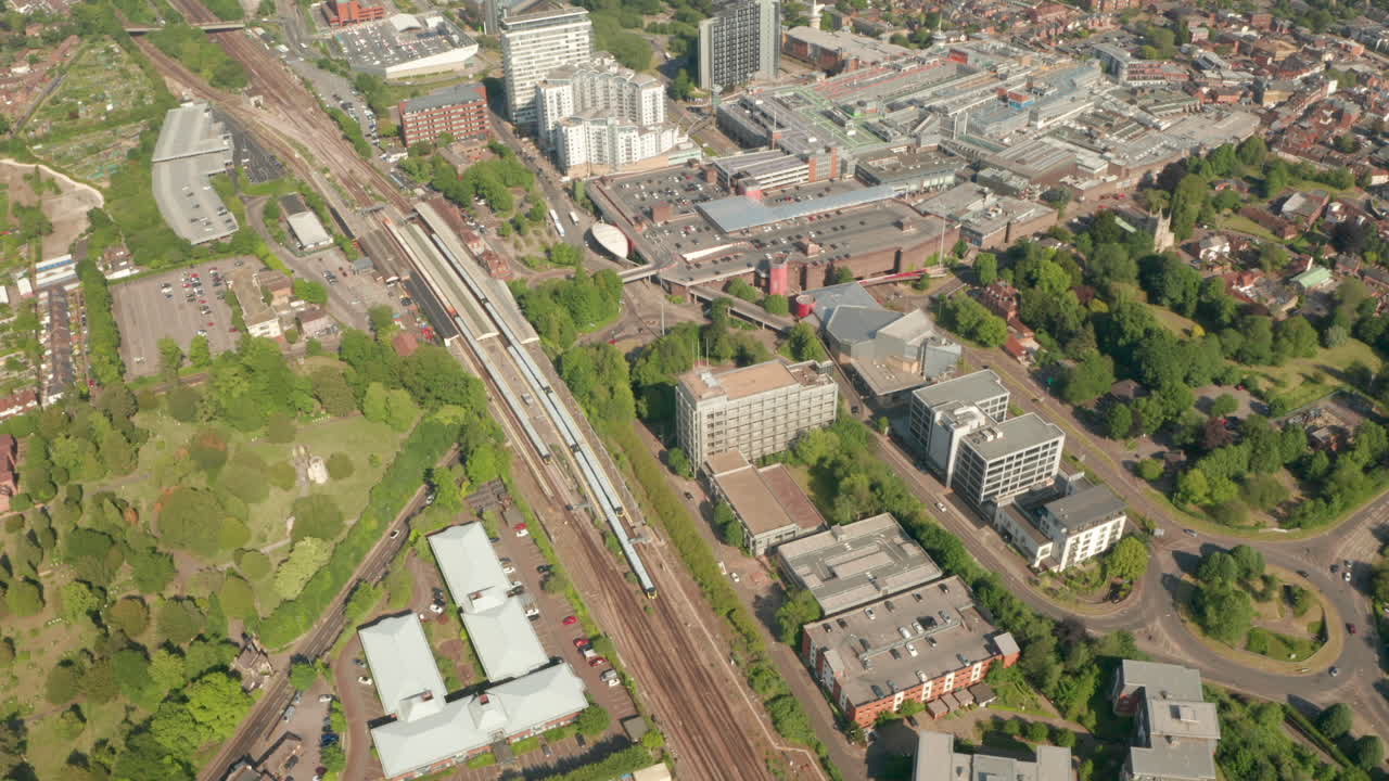 베이징스토크 역에서 도착하고 출발하는 열차의 공중 촬영