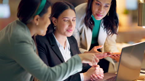 Laptop,-Zusammenarbeit-Und-Geschäftsfrauen