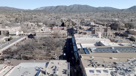 Downtown-Santa-Fe,-New-Mexico-with-drone-video-wide-shot-moving-up