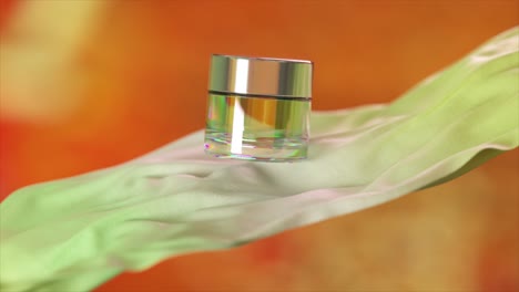 exhibición de productos cosméticos en hojas verdes