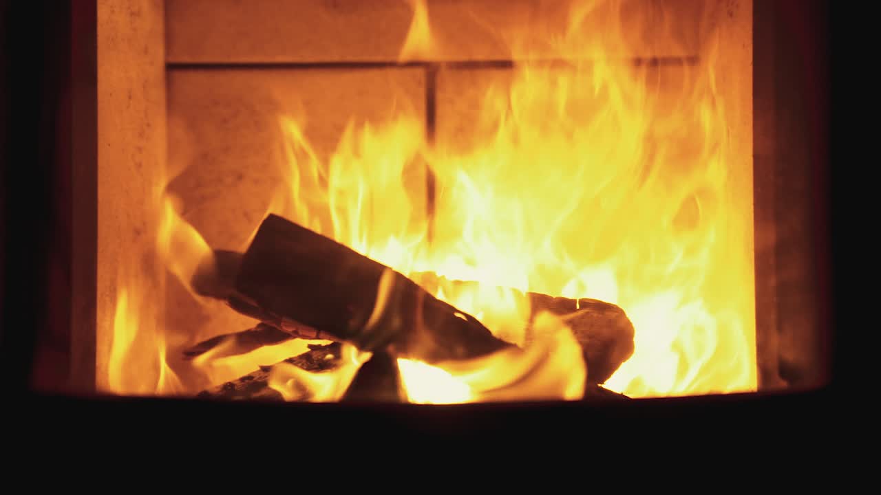 집, 목재 스토브의 불 느린 동작 효과