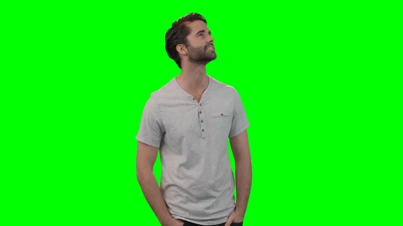 hombre de pie con las manos en el bolsillo