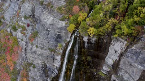 Stream-Flowing-On-Steep-Rocky-Walls---Double-Cataract-Bridal-Veil-Falls-In-Provo,-Utah-USA