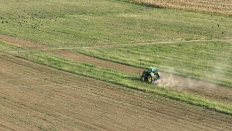 Campo-De-Arado-Del-Tractor