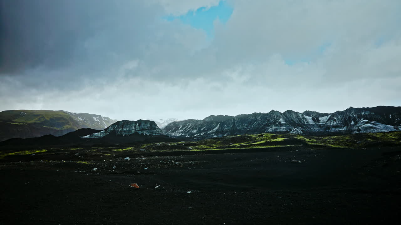 vista panorámica del paisaje volcánico de islandia