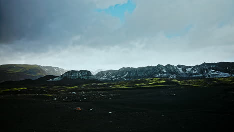 Panoramablick-Auf-Die-Isländische-Vulkanlandschaft