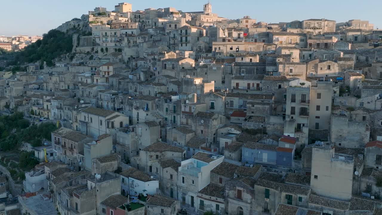 Vista aerea di Modica Alta, Val di Noto, Sicilia, antica città barocca dell'Italia meridionale