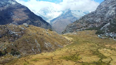 Huascaran-Nationalpark,-Unglaubliche-Bergkette-Und-Seen-In-Den-Symbolträchtigen-Anden-Perus-In-Huaraz,-Fantastische-Alternative-Orte-Für-Tourismus-Und-Trekking-In-Peru-Jenseits-Von-Machu-Pichu