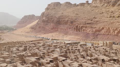vista aérea de las cabañas de barro de la ciudad vieja en la zona turística de al ula, arabia saudita