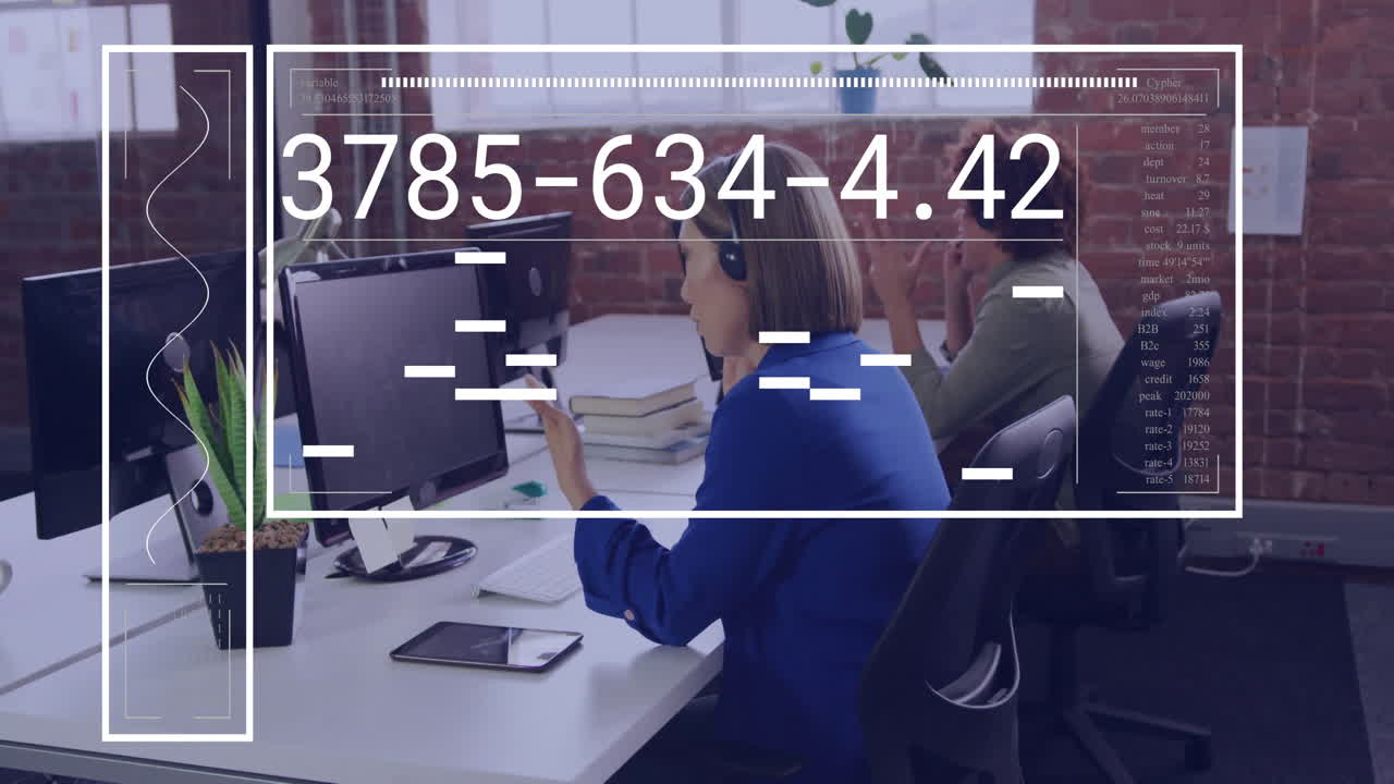 gente de negocios trabajando en computadoras, procesamiento de datos animación sobre escena de la oficina