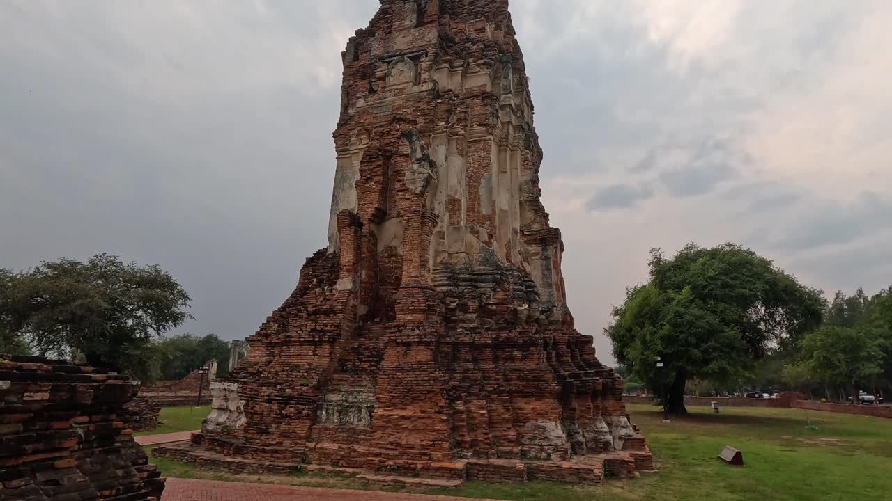 vista panorámica lenta de las ruinas del templo histórico
