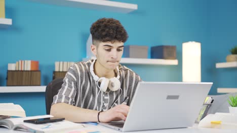 Estudiante-Que-Estudia-En-Casa,-Presión-De-Tiempo.