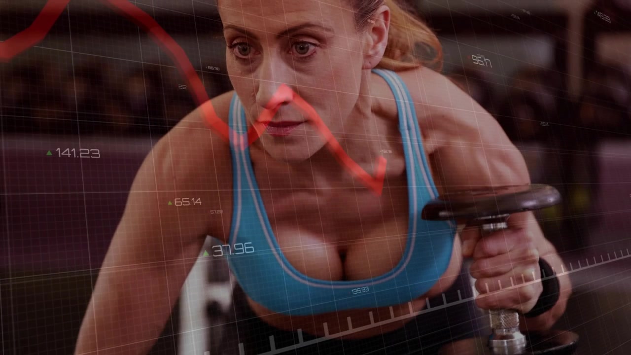 Donna che afferra una panca da palestra ed esegue un rematore con manubrio a braccio singolo, con griglie e una curva rossa che traccia il movimento.