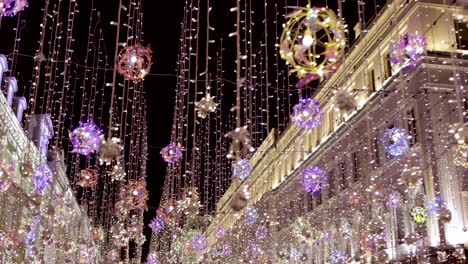 Straßendekorative-Weihnachtsgirlanden.-Neujahrs--Und-Weihnachtsfeier.