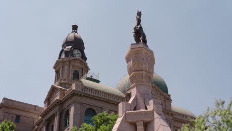 Low-angle-wide-shot-of-the-Tarrant-County-Courthouse-in-Fort-Worth,-Texas