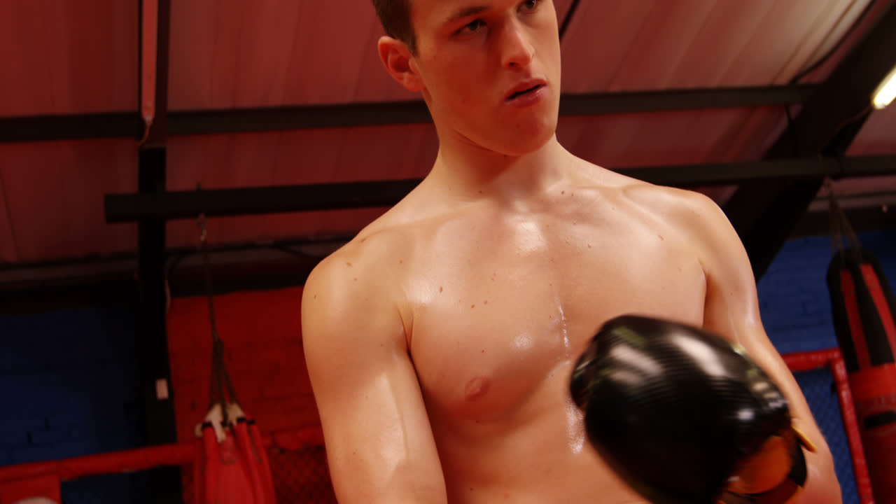 권투 장갑 을 착용 한 남자 권투 선수