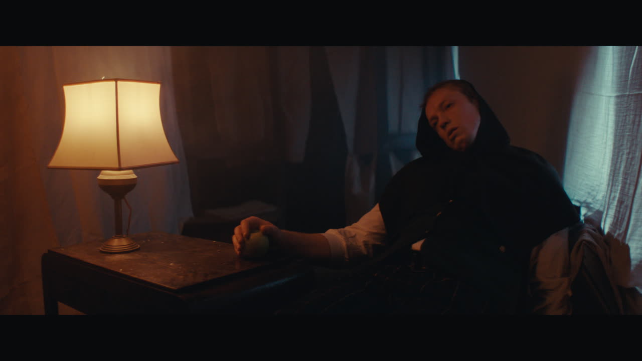 A  dead man inside the gypsy circus cart