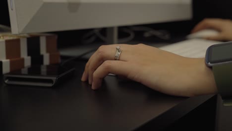 woman tapping her hand on desk