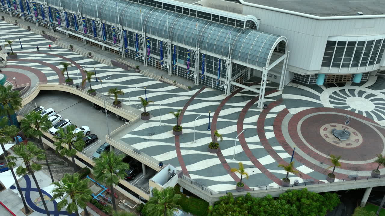 롱 비치, 캘리포니아 컨벤션 센터 항공 기울기가 하늘을 드러내고 위치를 나타 ⁇ 니다.