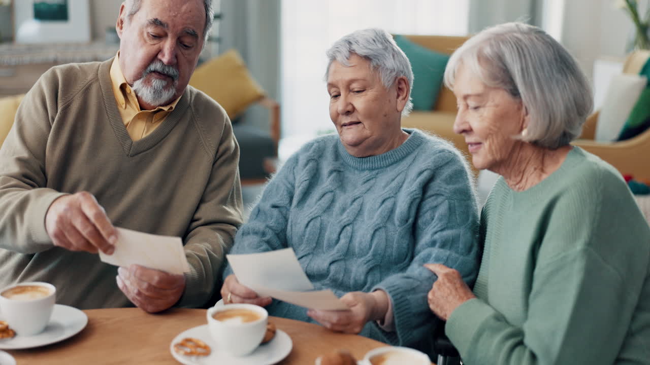 친구들, 고령자들 그리고 사진에 대한 얘기