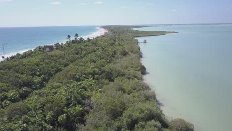 Muelle-En-Península-Estrecha