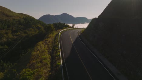 Kurvenreiche-Straße-In-Den-Bergen-Von-Panama