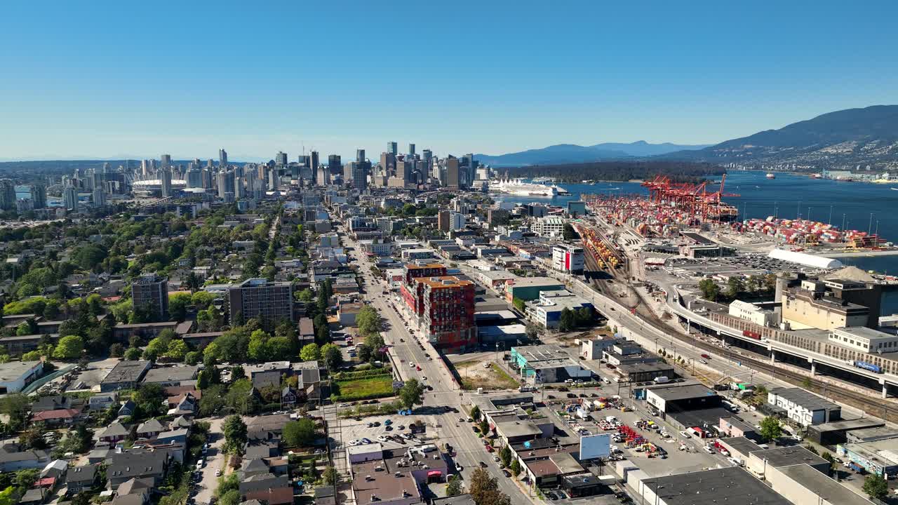edificios comerciales e industriales a lo largo de las calles de vancouver, canadá