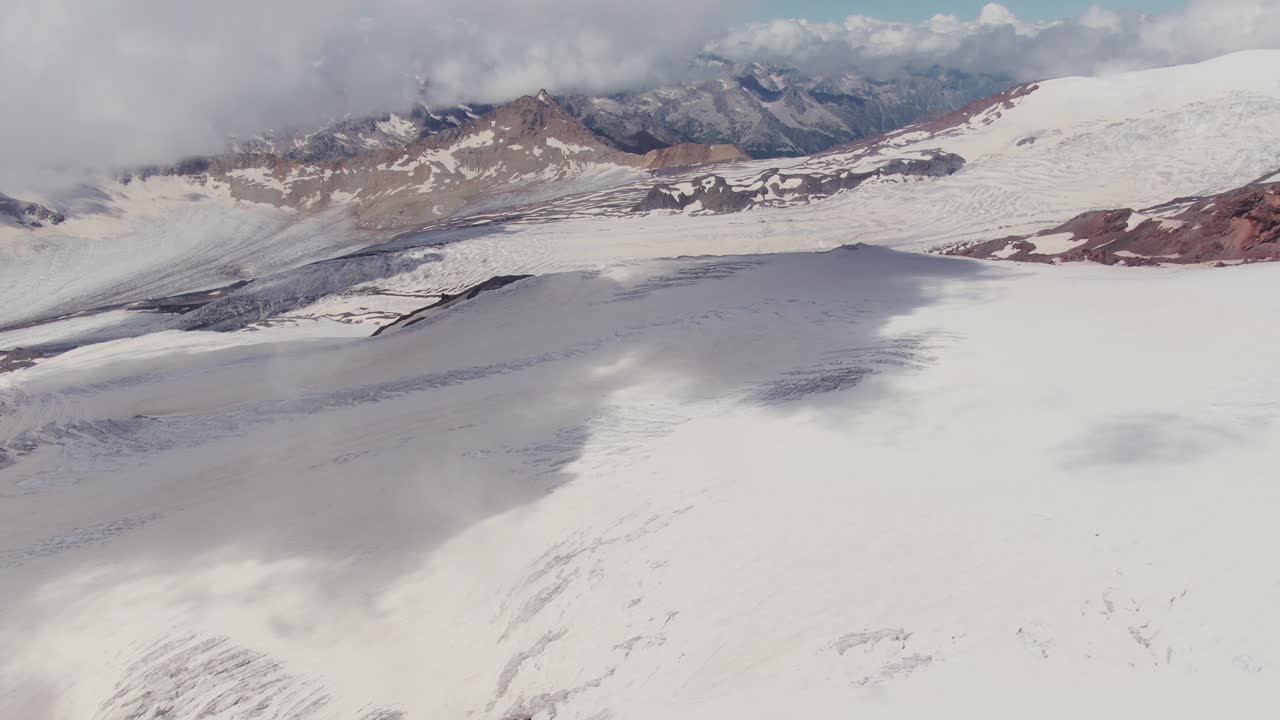 vista aérea del majestuoso glaciar de la montaña