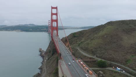 Establecimiento-De-Una-Vista-Aérea-Del-Puente-Golden-Gate-En-Un-Día-Nublado