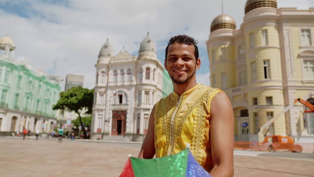 브라질 페르남부코 레시페의 거리 카니발에서 프레보 댄서의 초상화.