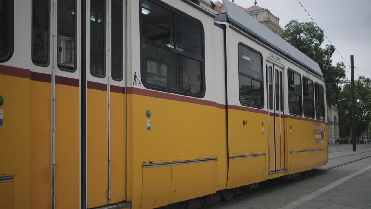 부다페스트의 노란색 트램