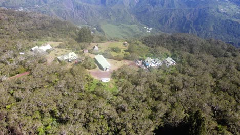 imágenes de drones del refugio belouve en la isla de la reunión