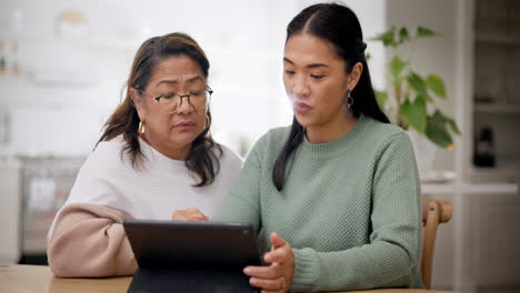 Tablet,-Technologie-Und-Frau,-Die-Senior-Unterrichtet