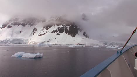 Icebergs-float-in-warming-water-in-the-Arctic-1